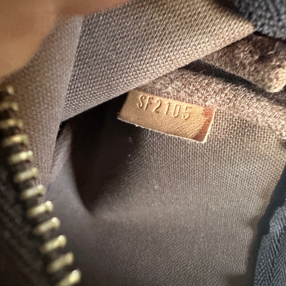 Louis Vuitton Mini Pochette - Picture 10 of 13